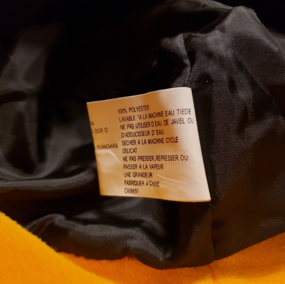 6  Pieces 1 Scarf 3 Hats and 2 Set of Gloves - Picture 15 of 16